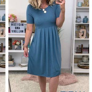 Madison + Mallory Twirl Opportunity Pleated Dress Size Large